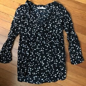 Old Navy black butterfly shirt size small